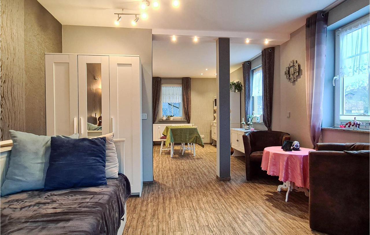 2 Bedroom Cozy Apartment In Suhl Esterno foto