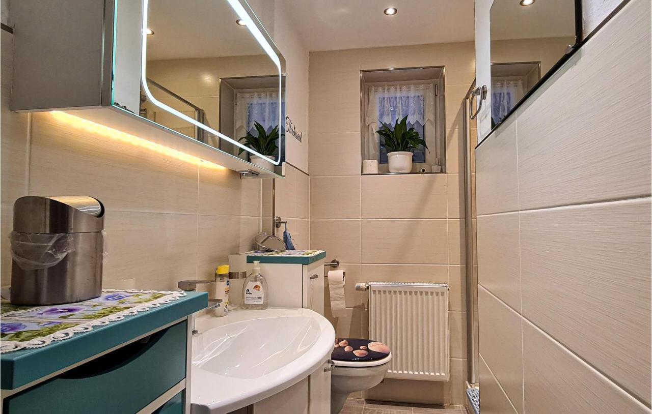 2 Bedroom Cozy Apartment In Suhl Esterno foto